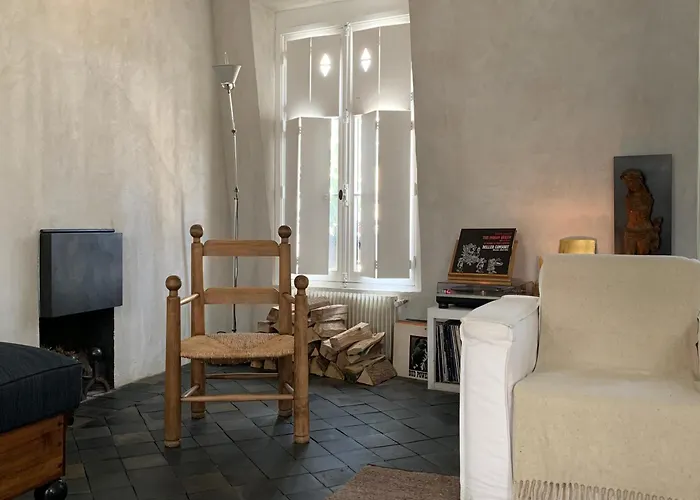 Famous Parisian Designer\'S Pied-A-Terre In Le Marais