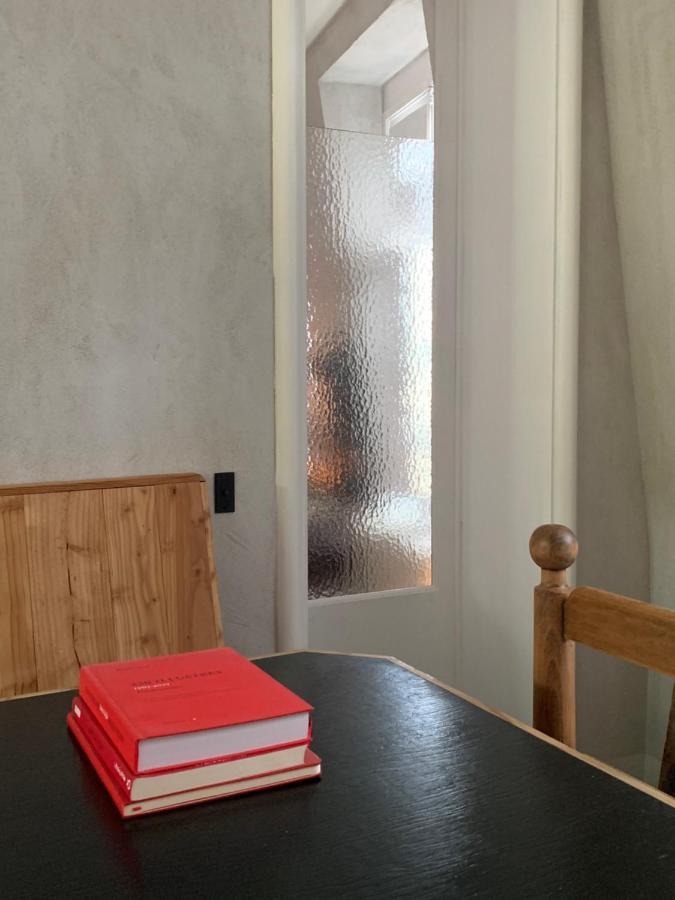 Appartement Famous Parisian Designer's Pied-a-terre In Le Marais Parijs
