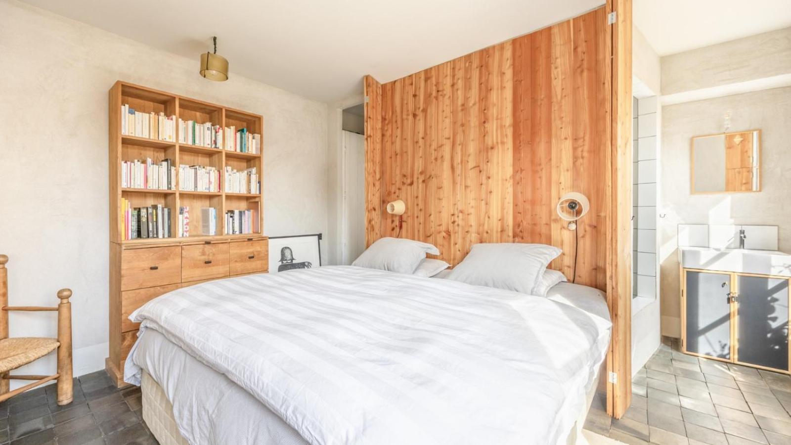 Famous Parisian Designer's Pied-a-terre In Le Marais Appartement Parijs