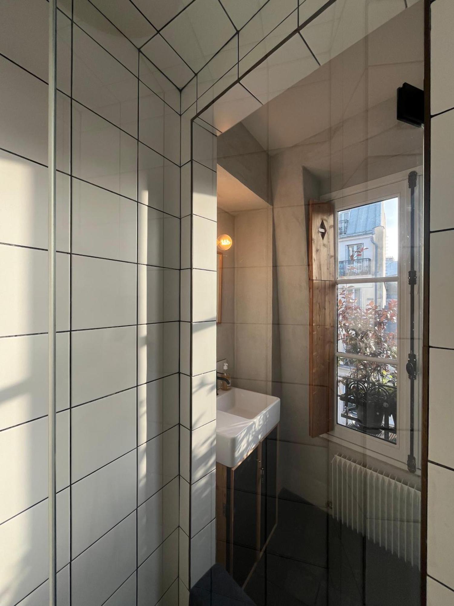 Famous Parisian Designer's Pied-a-terre In Le Marais Appartement Parijs