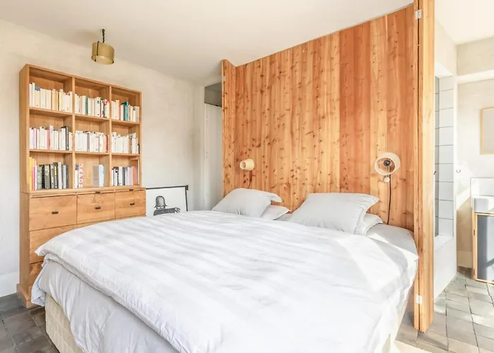 Famous Parisian Designer\'S Pied-A-Terre In Le Marais